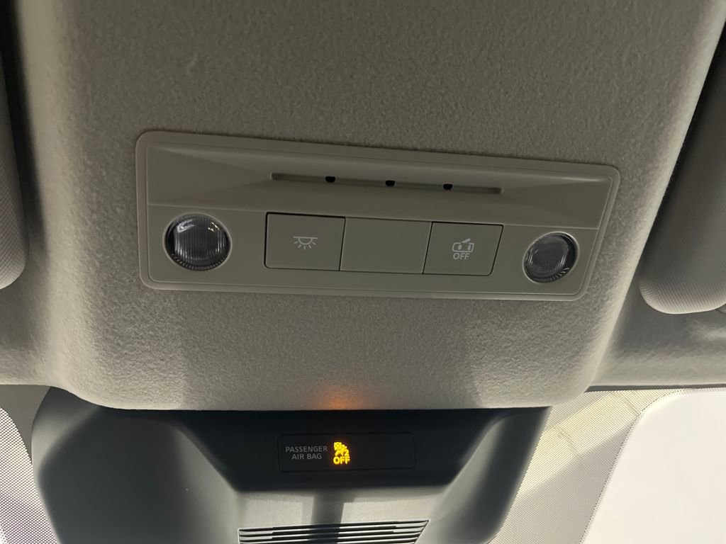 Used 2025 Nissan Kicks SV image 73