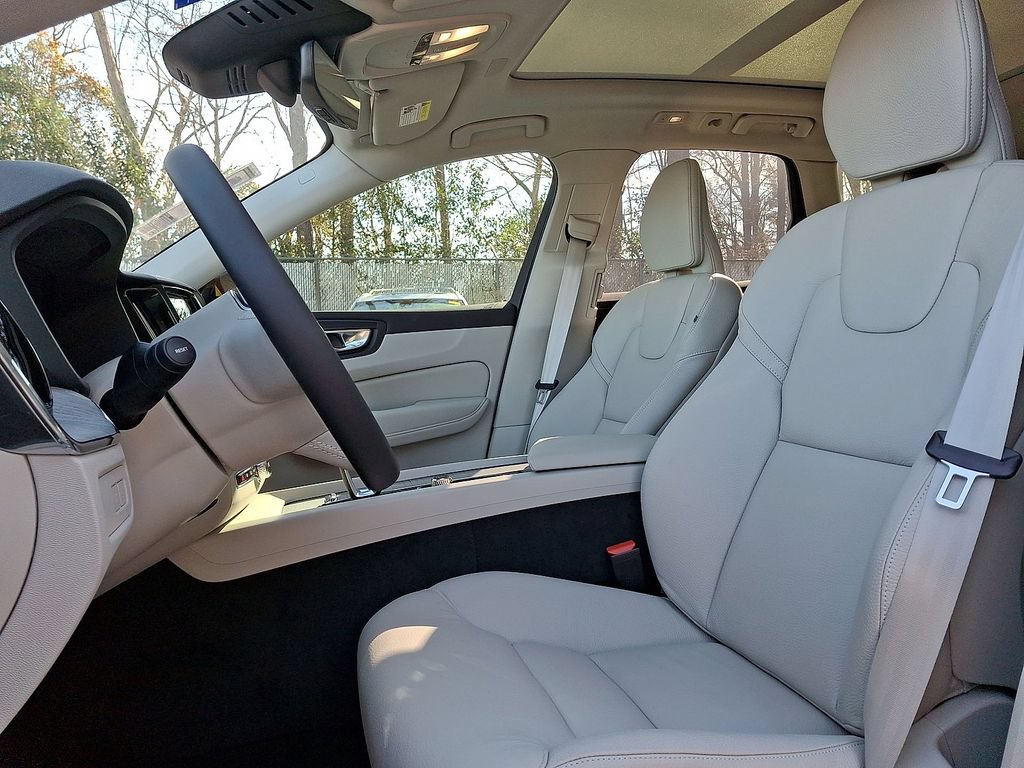 Certified 2025 Volvo XC60 T8 Plus w/ Protection Package Premier AWD/4WD image 14