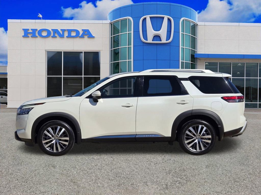 Used 2022 Nissan Pathfinder Platinum w/ Cargo Package image 6