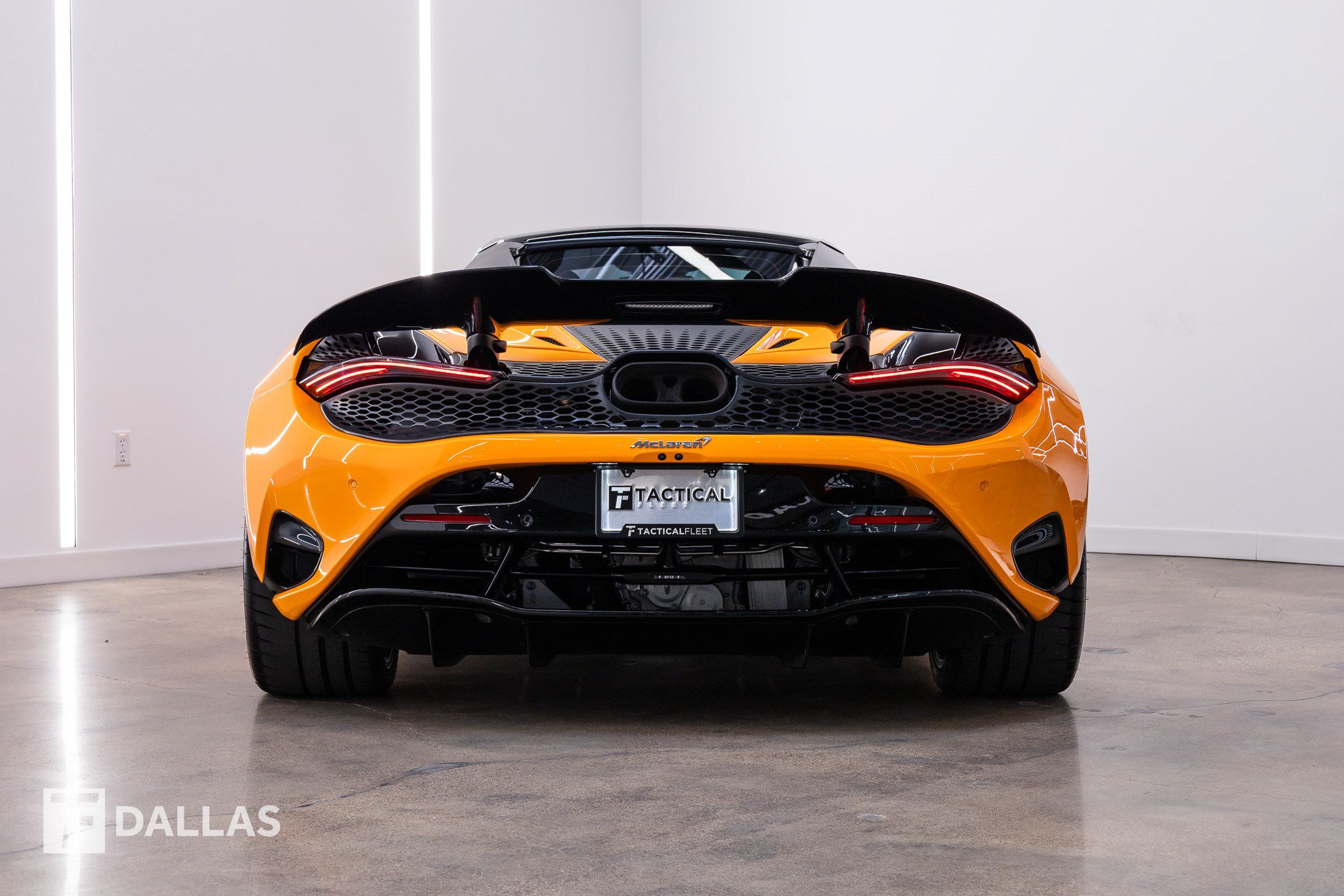 Used 2024 McLaren 750S Spider RWD image 11