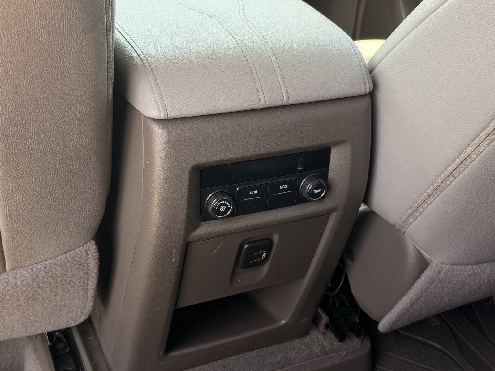 Used 2019 Chevrolet Traverse LT FWD image 37