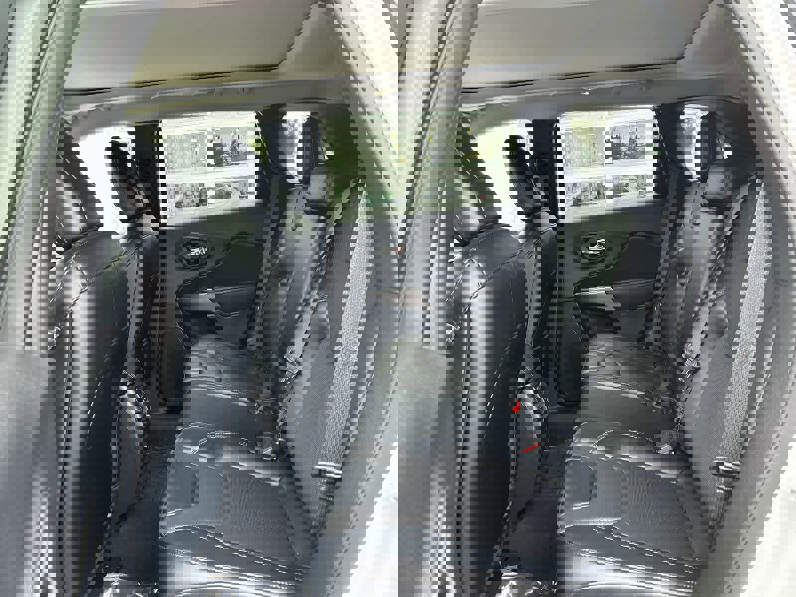 Certified 2022 Jeep Cherokee Limited AWD/4WD image 8