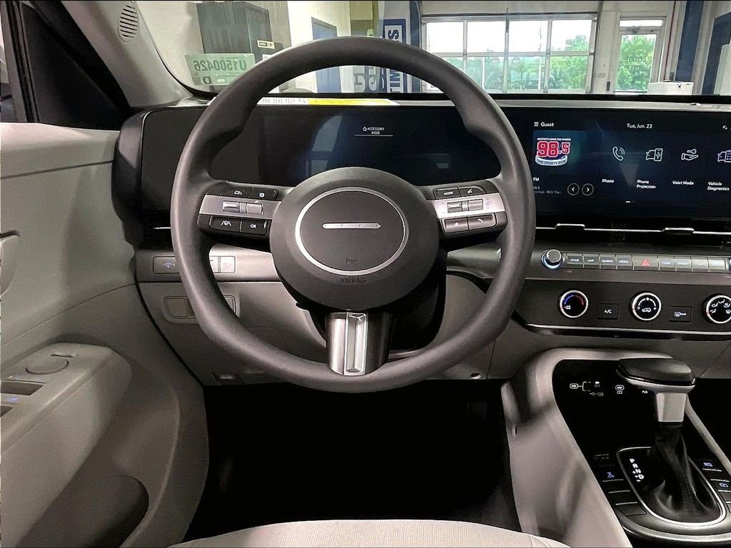 Certified 2024 Hyundai Kona SE AWD/4WD image 17