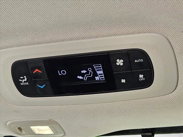 Used 2022 Chrysler Pacifica Limited w/ Uconnect Theater Family Group FWD image 16