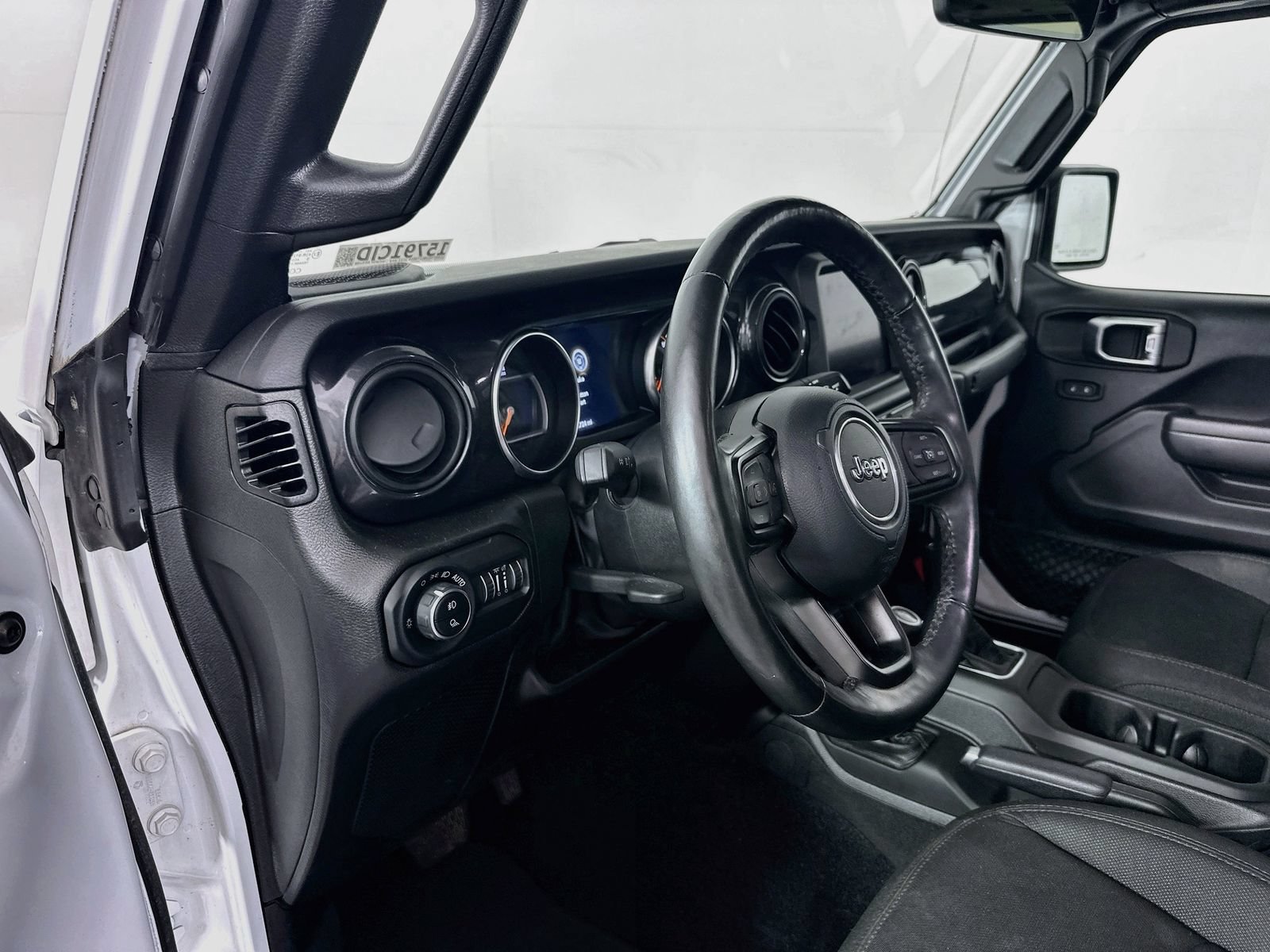 Used 2022 Jeep Gladiator Sport AWD/4WD image 9
