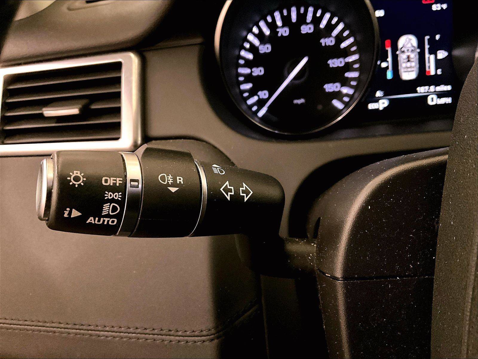 Used 2016 Land Rover Discovery Sport SE image 30