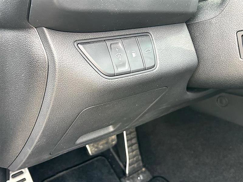 Used 2022 Genesis G70 3.3T w/ Sport Advanced Package image 22