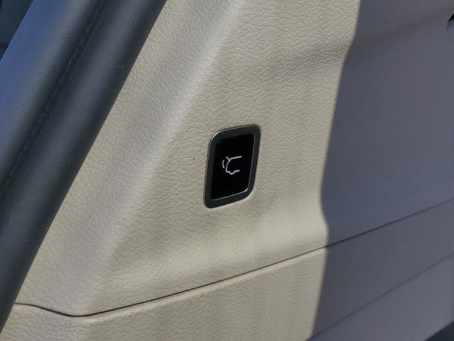Certified 2023 Chrysler Pacifica Touring-L FWD image 11