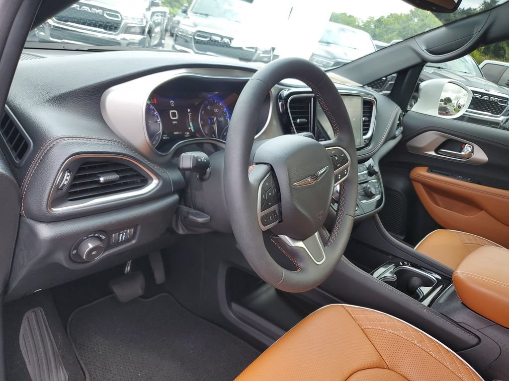 Certified 2024 Chrysler Pacifica Pinnacle AWD/4WD image 19