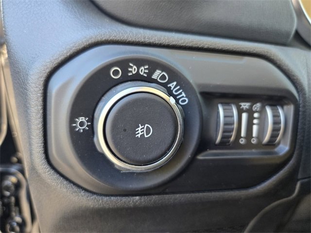 Used 2018 Jeep Wrangler Unlimited Sahara image 33