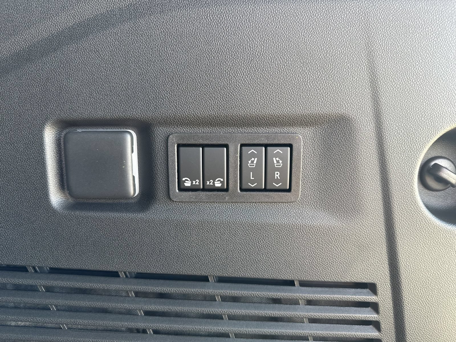 New 2026 GMC Yukon XL Elevation AWD/4WD image 31
