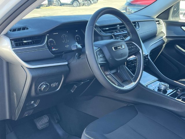 Used 2023 Jeep Grand Cherokee L Laredo w/ Luxury Tech Group I AWD/4WD image 12