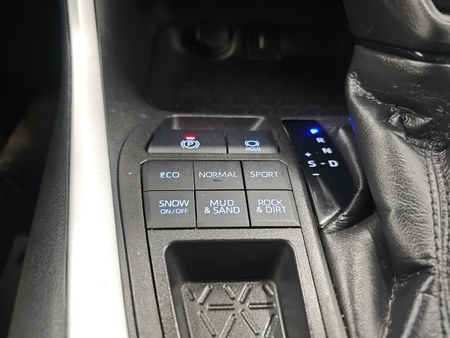 Used 2021 Toyota RAV4 XLE AWD/4WD image 23