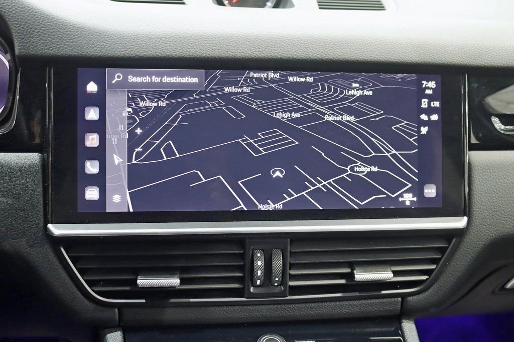 Used 2022 Porsche Cayenne Platinum Edition image 19