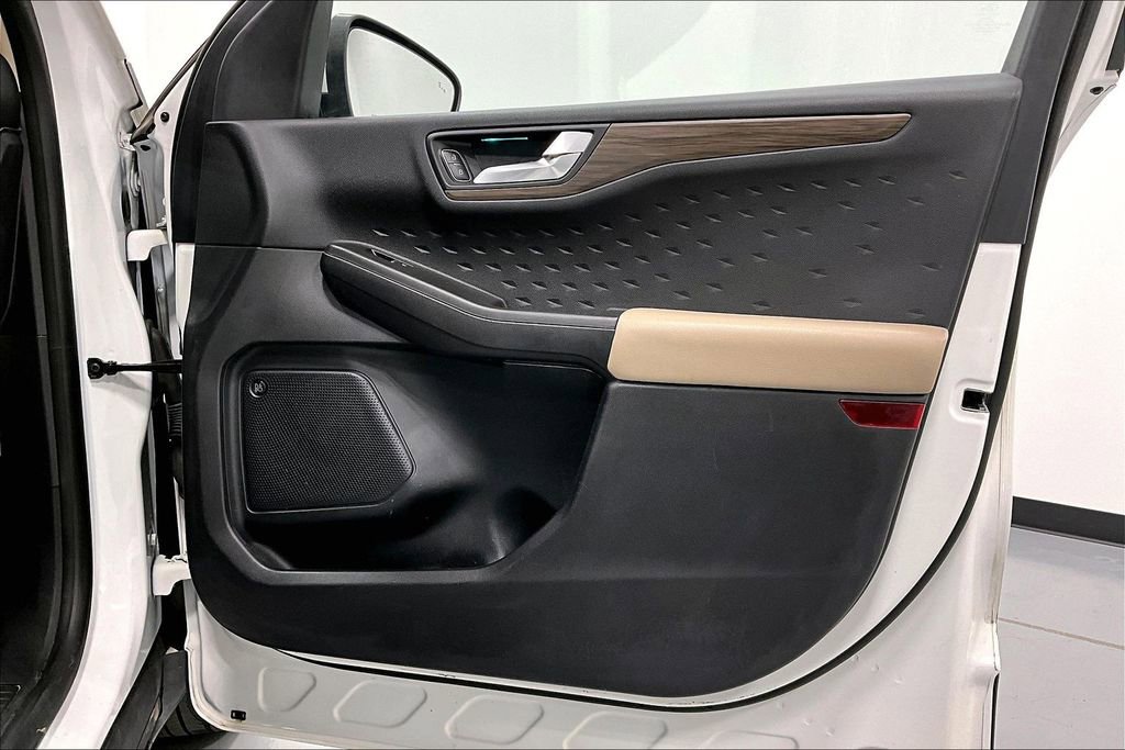 Used 2020 Ford Escape Titanium image 23