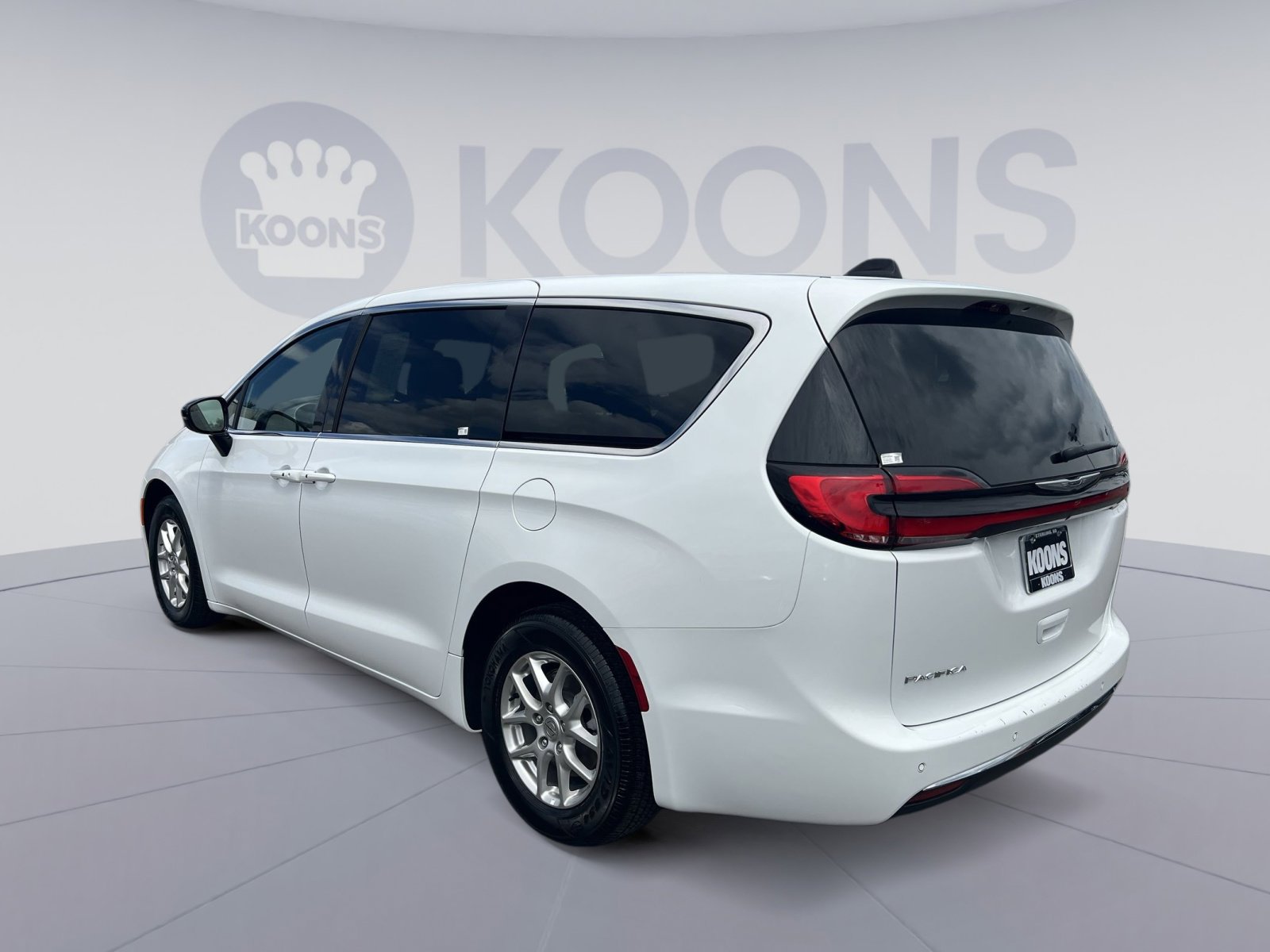 Used 2025 Chrysler Pacifica Select FWD image 14