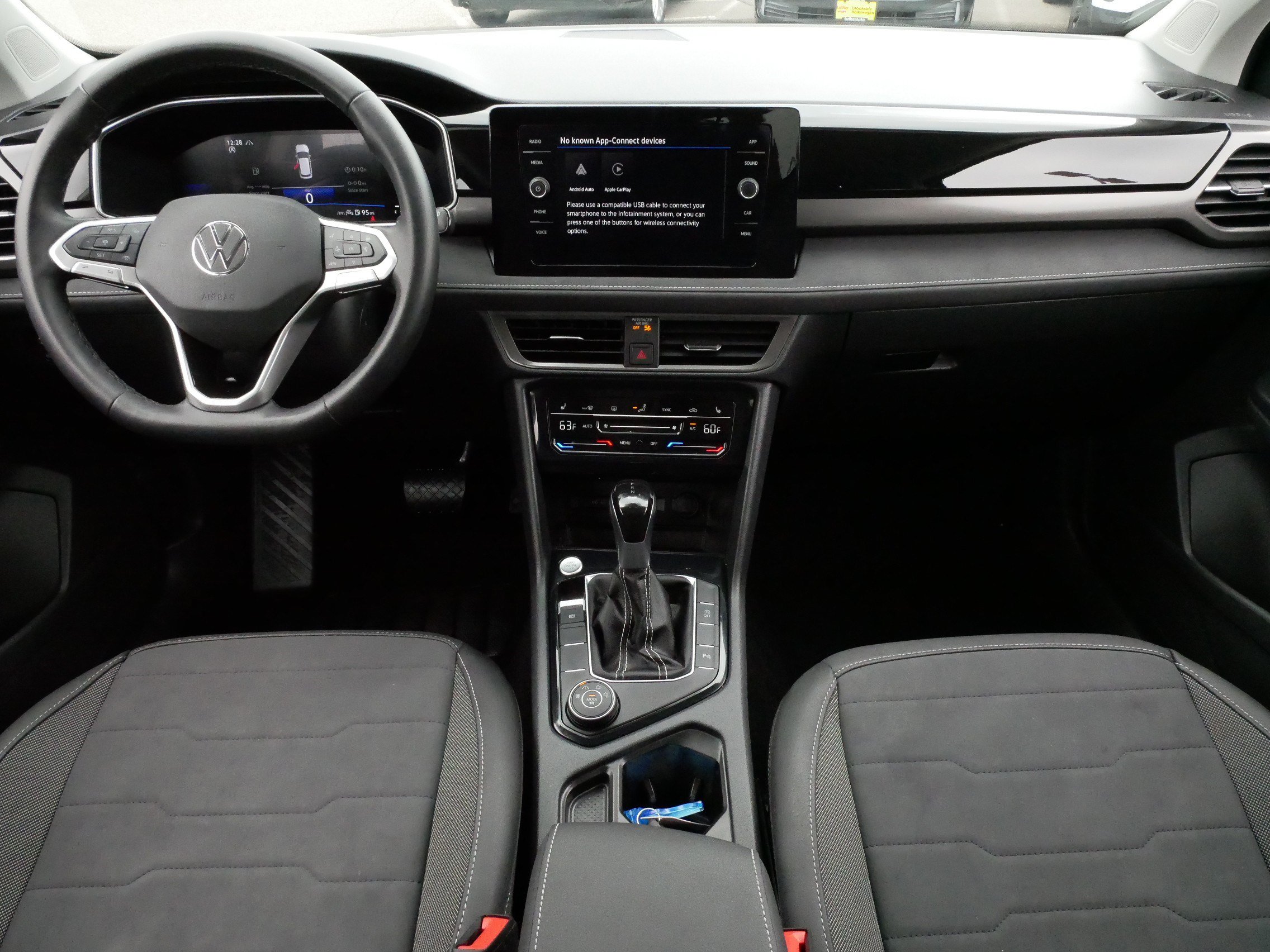 Certified 2025 Volkswagen Taos SE AWD/4WD image 10