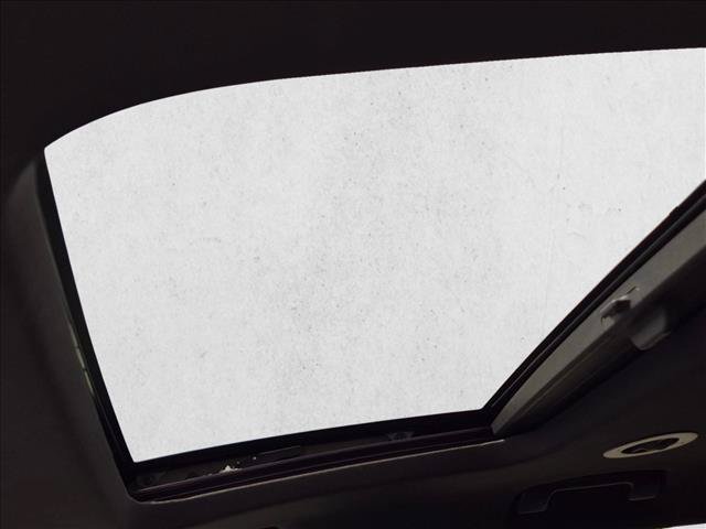 Used 2022 Chevrolet Traverse Premier FWD image 15