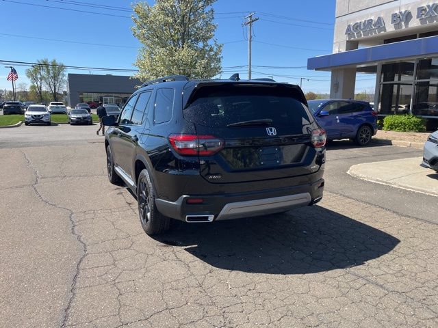 Used 2025 Honda Pilot Touring image 10
