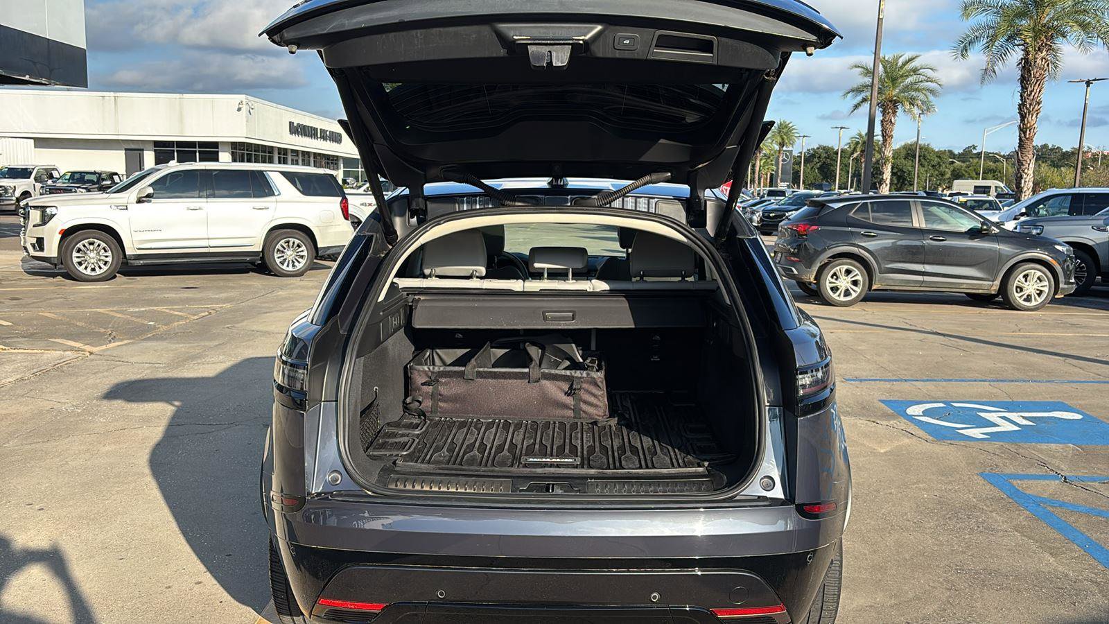 Used 2025 Land Rover Range Rover Velar Dynamic SE image 17