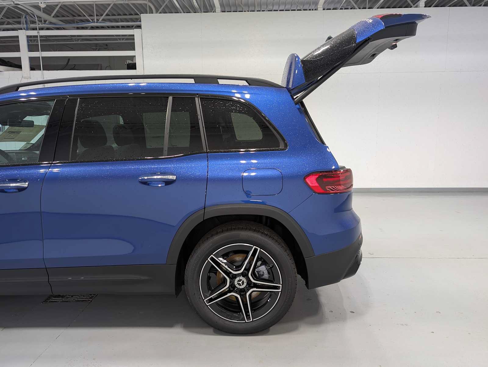 New 2026 Mercedes-Benz GLB 250 4MATIC image 9