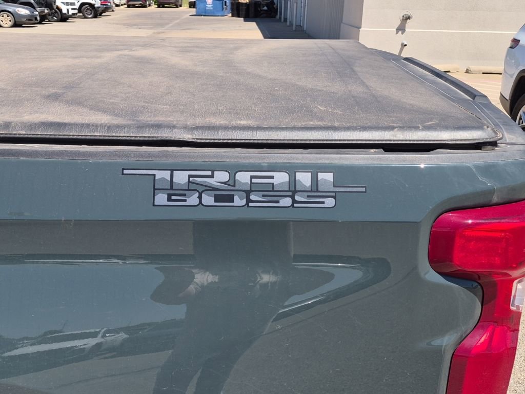Used 2025 Chevrolet Silverado 1500 Custom Trail Boss w/ Dark Appearance Package AWD/4WD image 11
