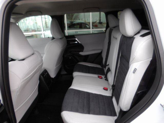 New 2026 Mitsubishi Outlander SE image 15