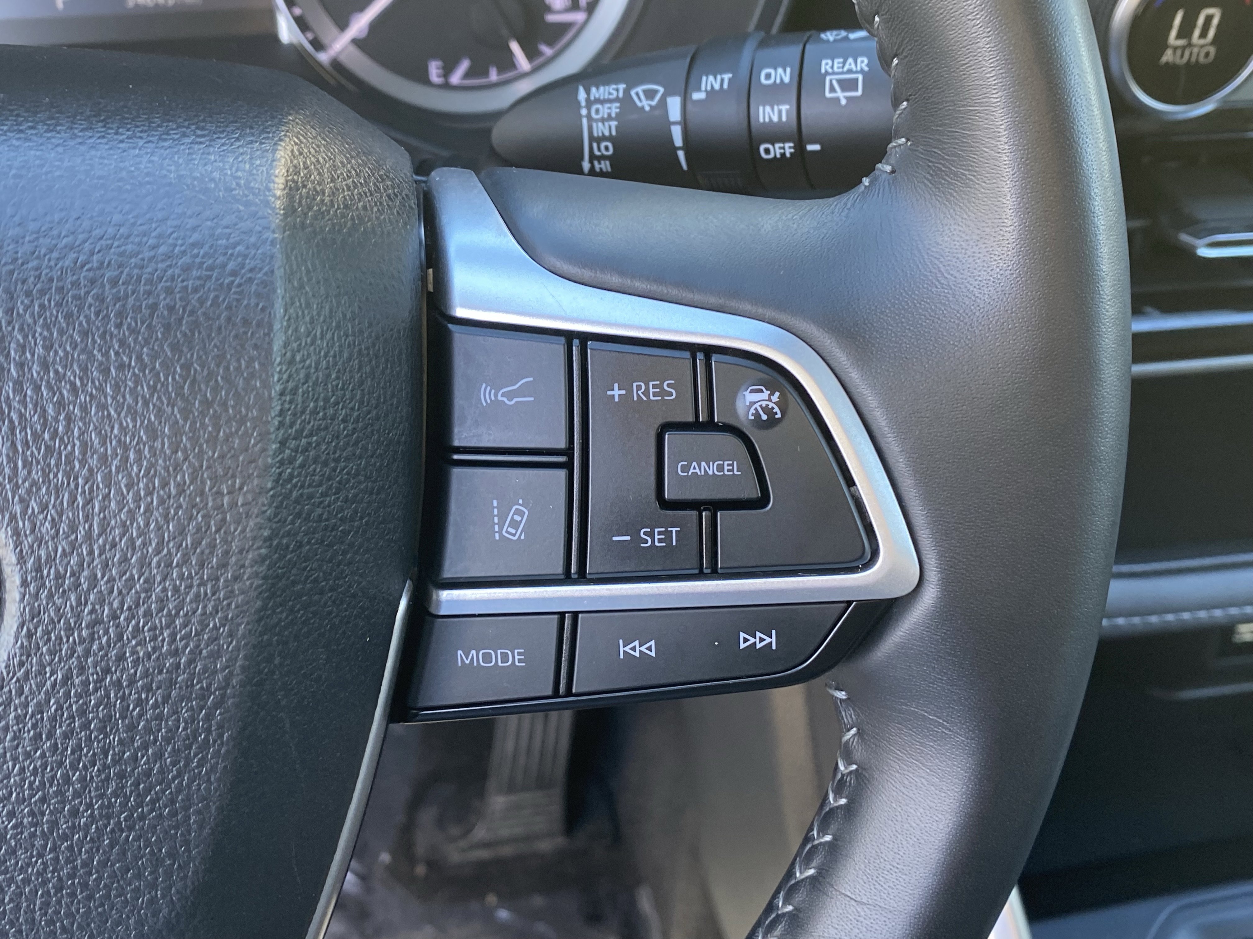 Used 2024 Toyota Highlander LE image 28