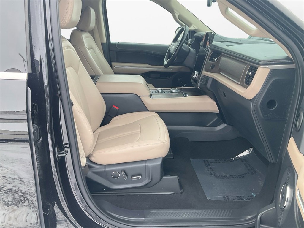 Used 2023 Ford Expedition Limited image 9