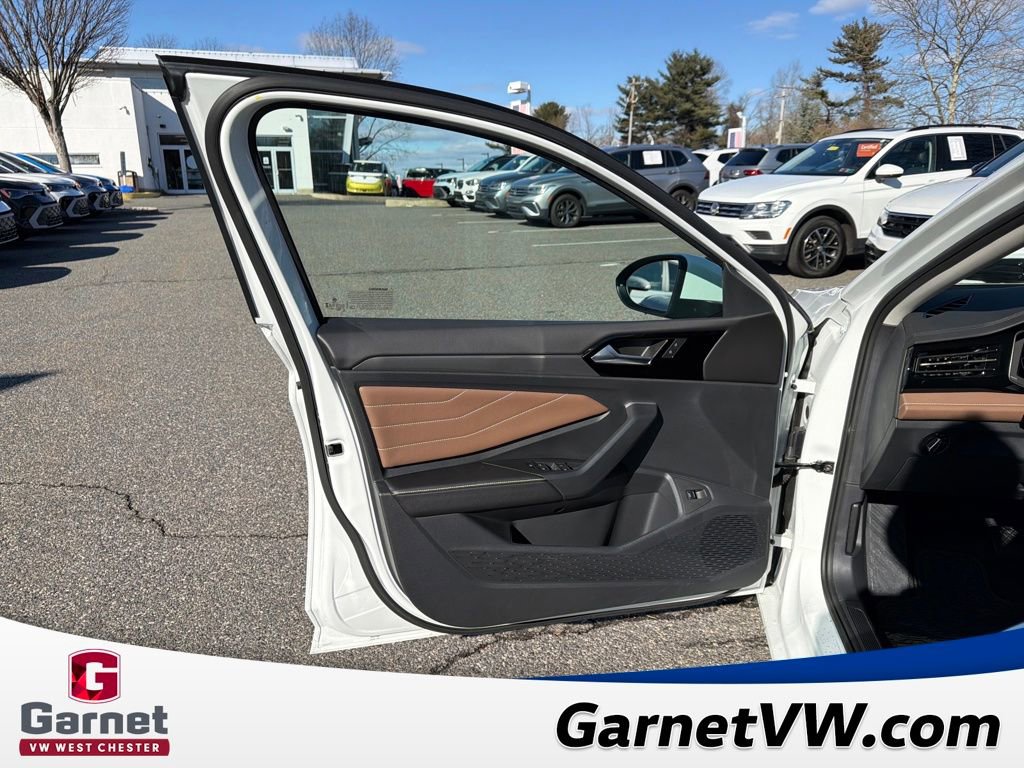 Used 2025 Volkswagen Jetta SEL image 11