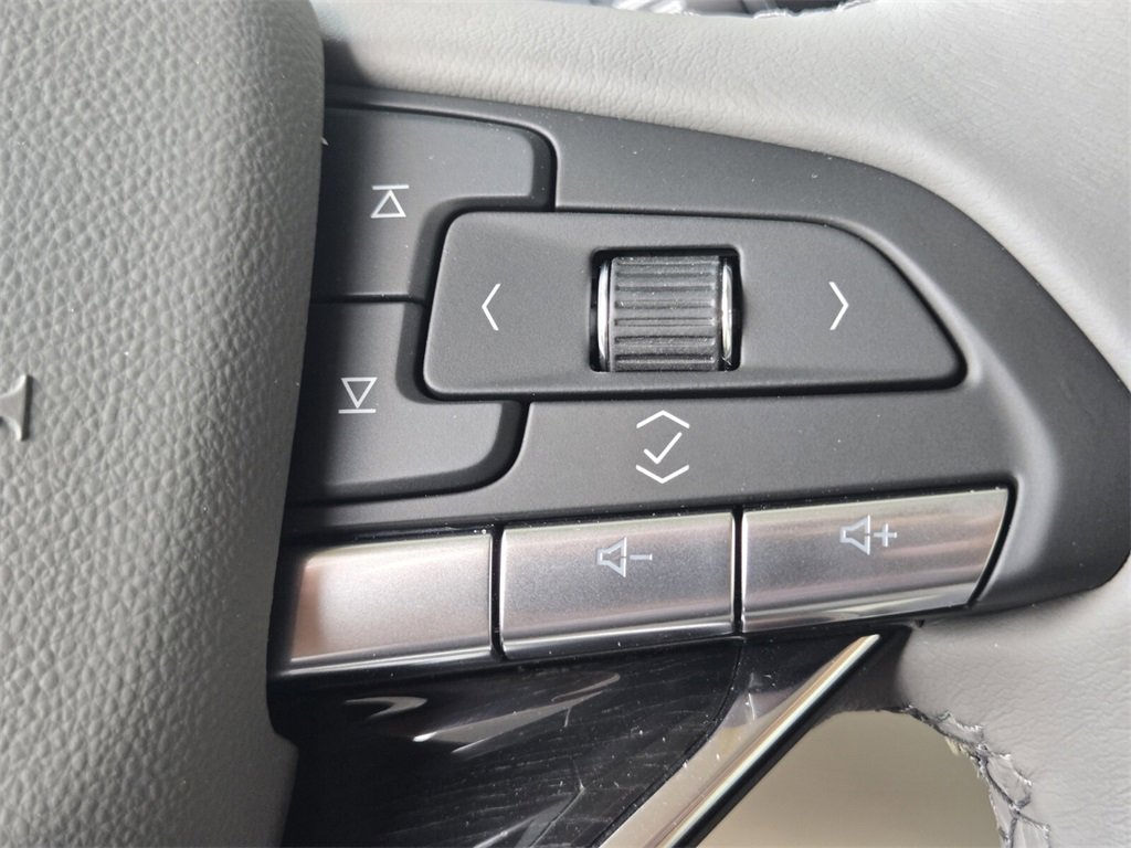 Used 2025 Cadillac XT6 Premium Luxury image 34