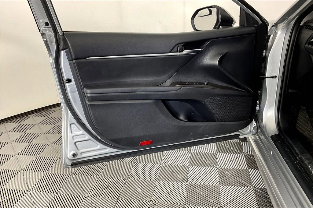Used 2022 Toyota Camry SE image 24