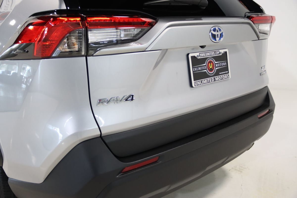 Used 2022 Toyota RAV4 XLE Premium AWD/4WD image 63