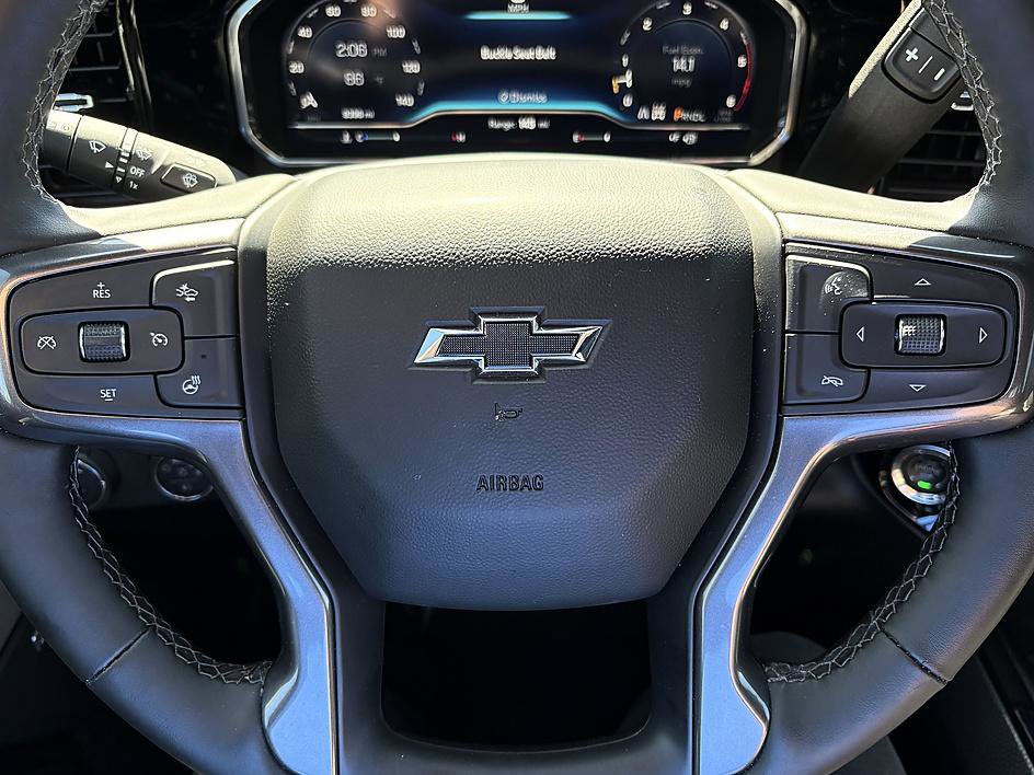 Used 2025 Chevrolet Silverado 2500 ZR2 w/ Technology Package image 18