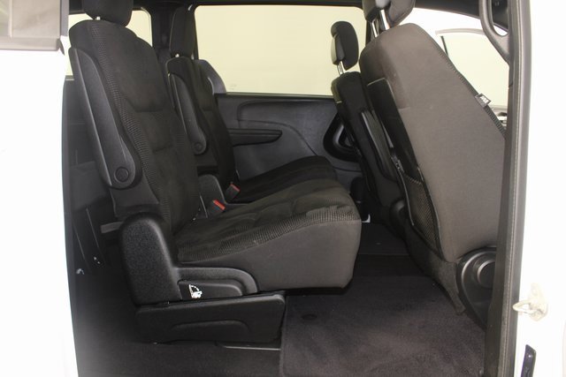 Used 2020 Dodge Grand Caravan SE image 16