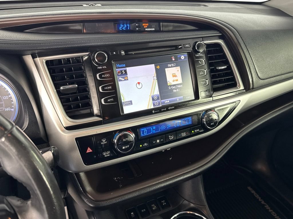 Used 2019 Toyota Highlander XLE AWD/4WD image 23