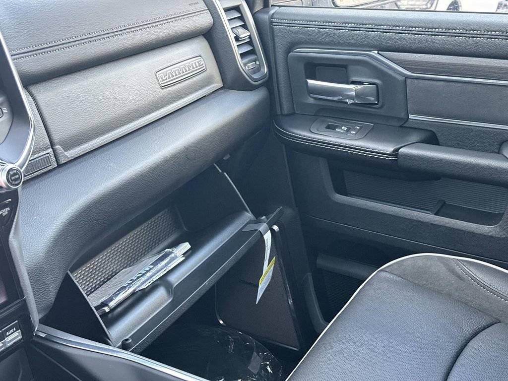 New 2026 RAM 2500 Laramie AWD/4WD image 18