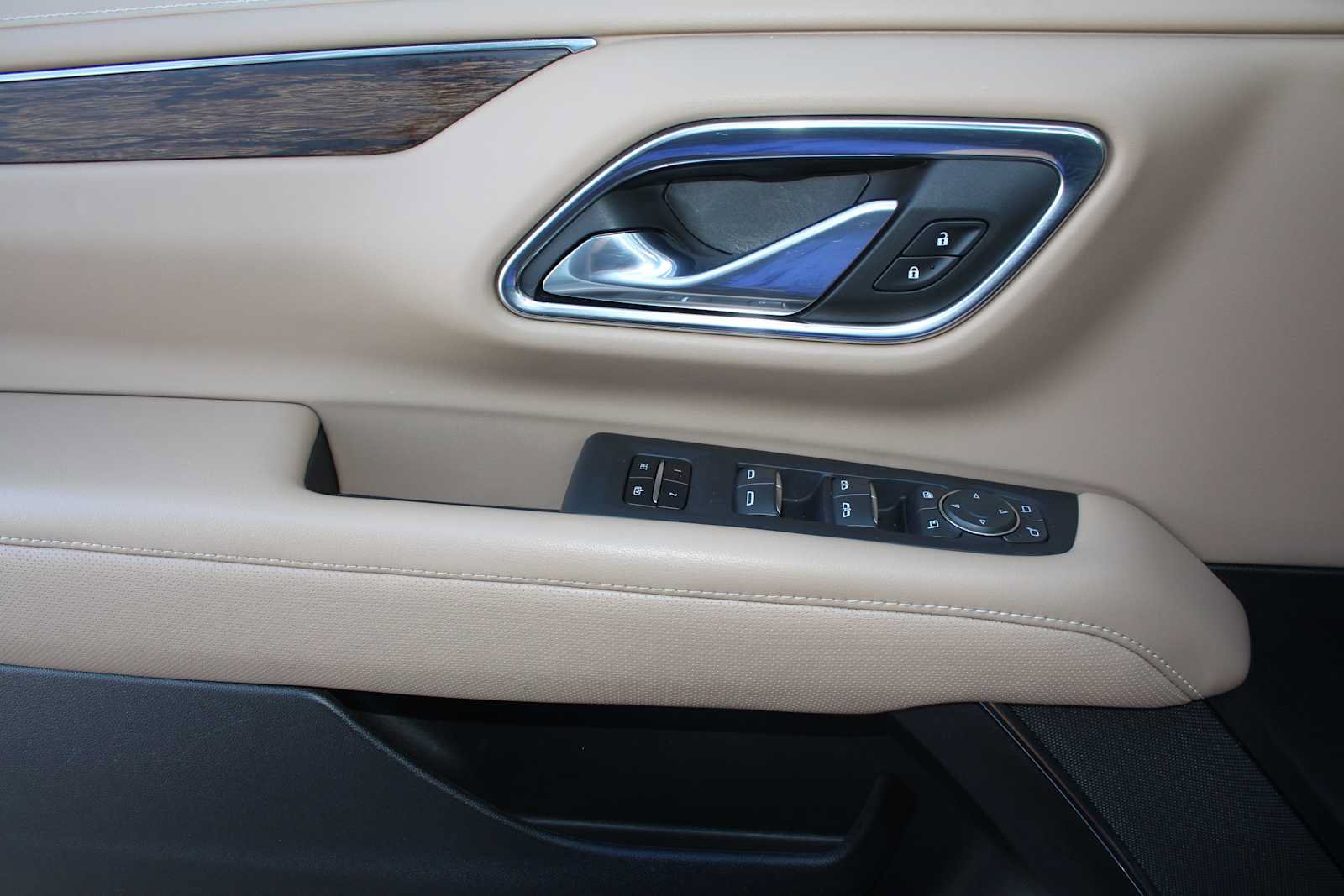 Used 2023 Chevrolet Tahoe Premier AWD/4WD image 36