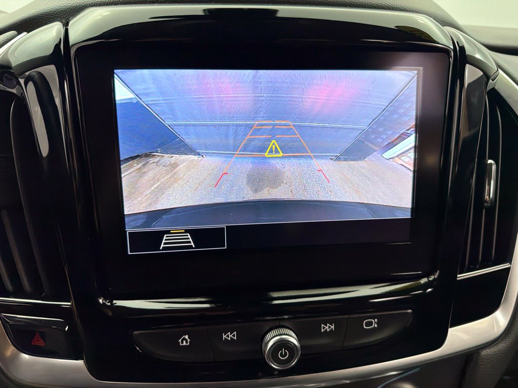 Used 2020 Chevrolet Traverse LT w/ Driver Confidence II Package AWD/4WD image 18