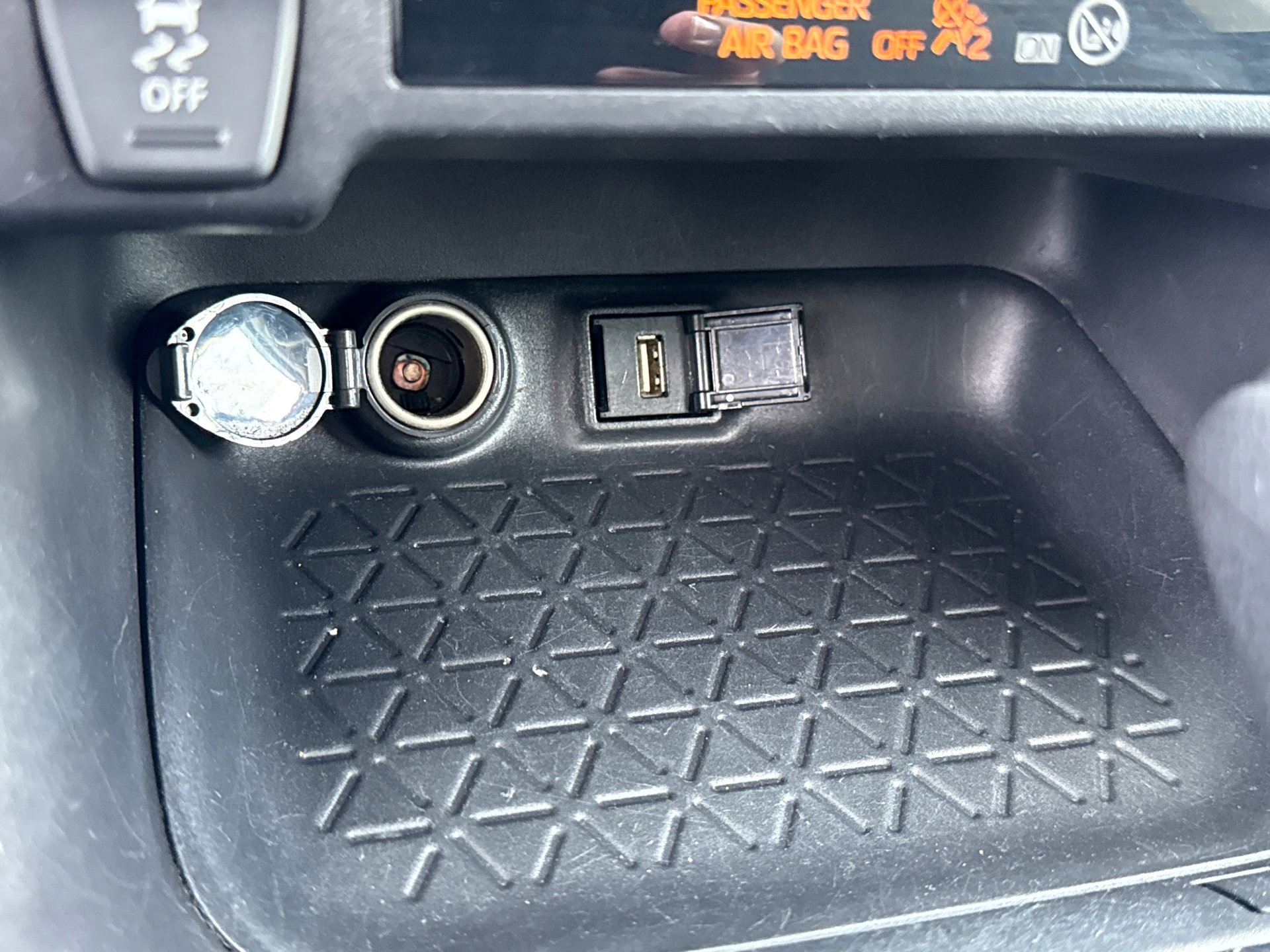 Used 2022 Toyota RAV4 LE image 27