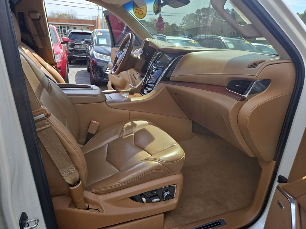 Used 2015 Cadillac Escalade Platinum image 27