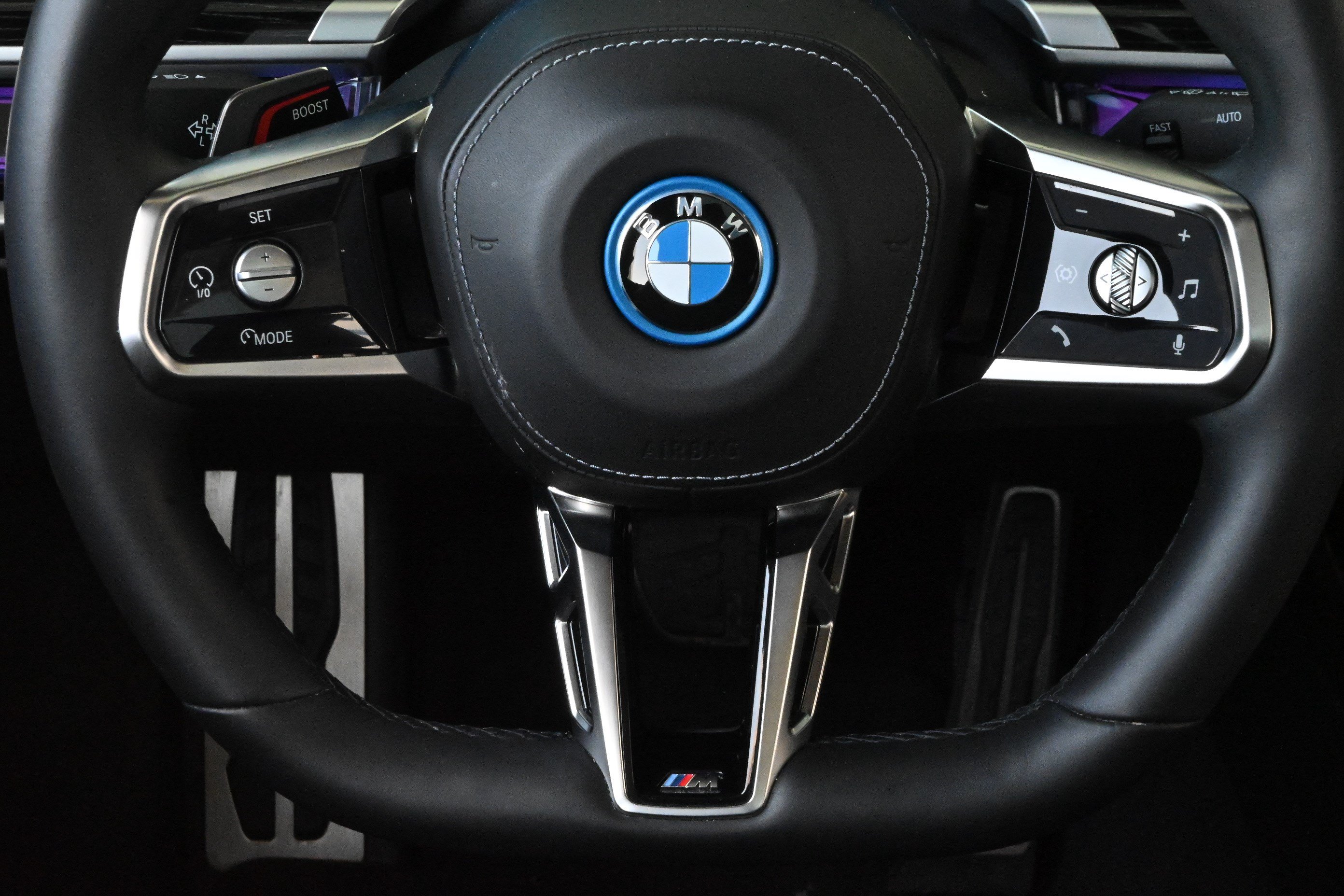 Certified 2024 BMW i7 eDrive50 w/ M Sport Package RWD image 30