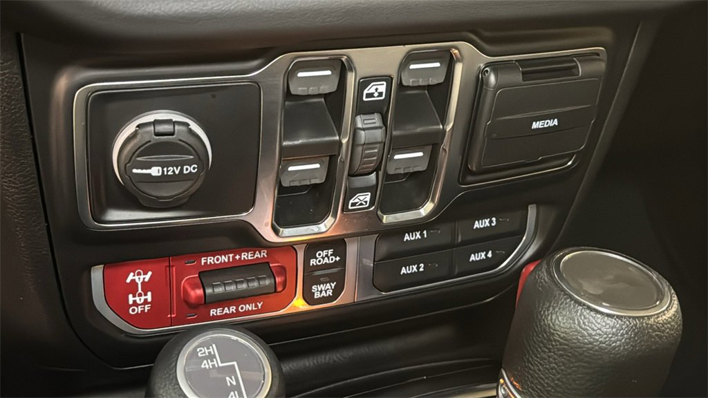 Used 2024 Jeep Wrangler Unlimited Rubicon w/ Technology Group image 32