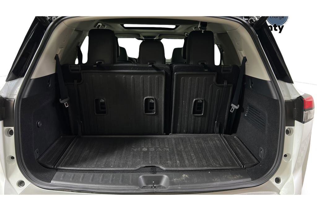 Used 2025 Nissan Pathfinder Platinum image 17