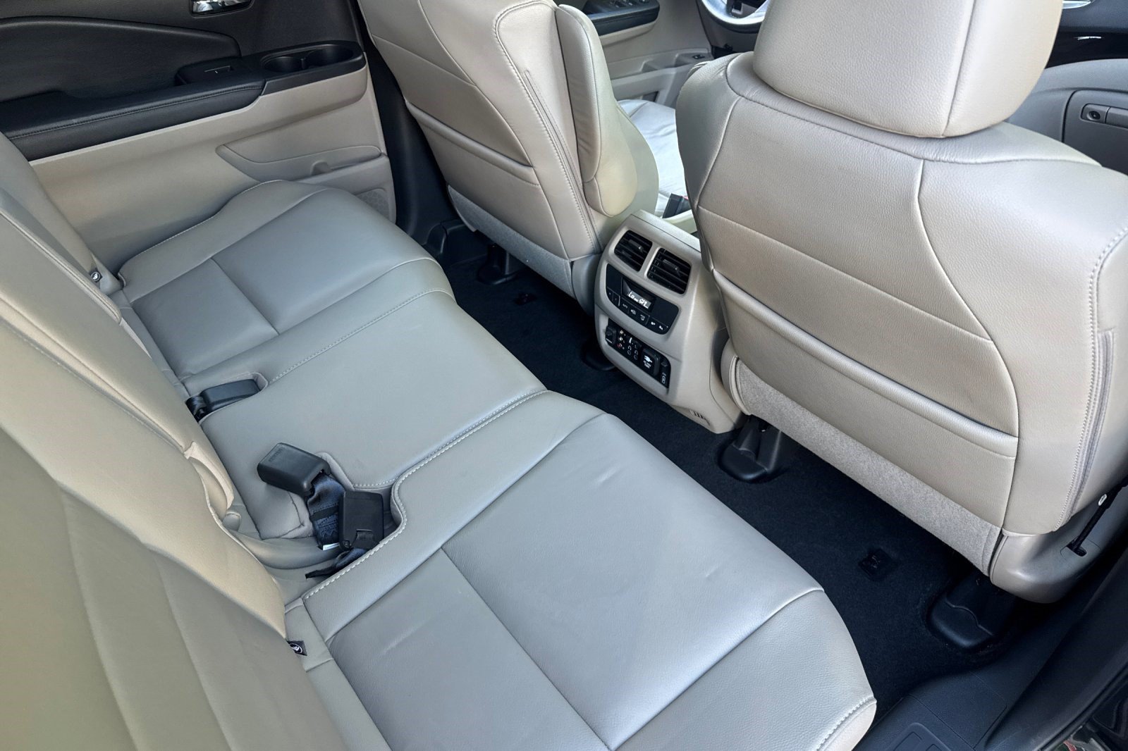 Used 2016 Honda Pilot Touring image 34