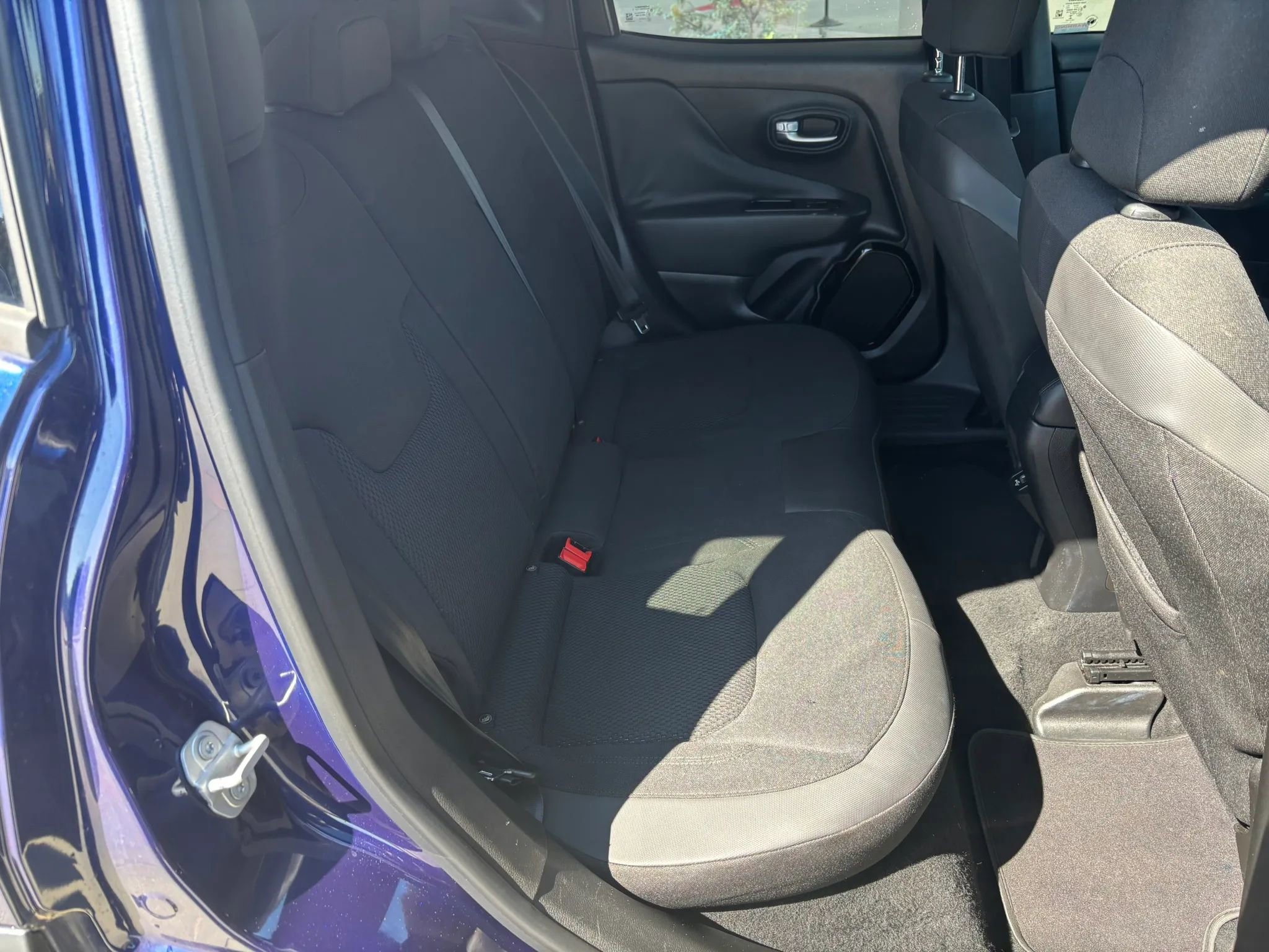 Used 2018 Jeep Renegade Altitude FWD image 25