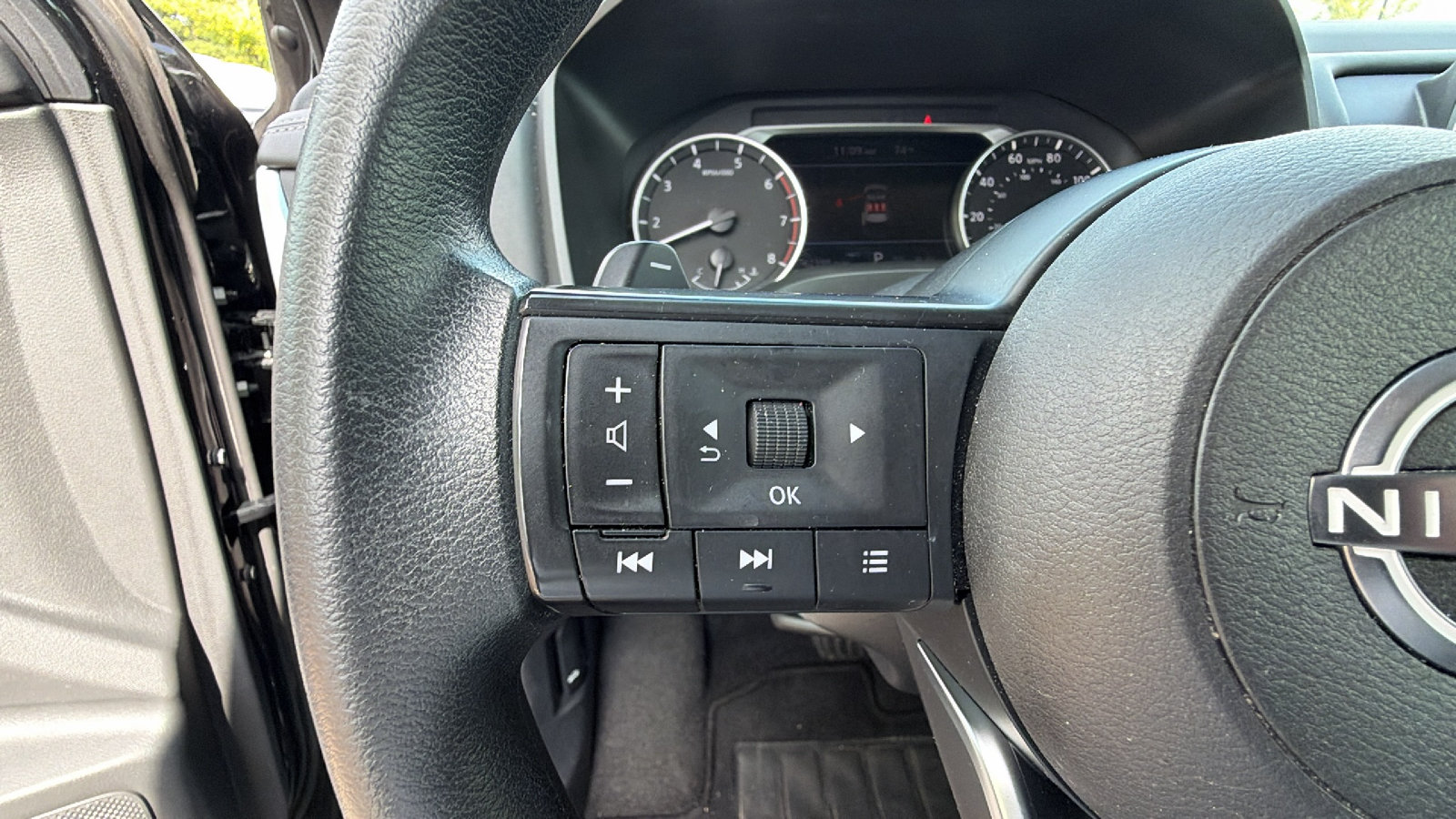Used 2024 Nissan Rogue S AWD/4WD image 27
