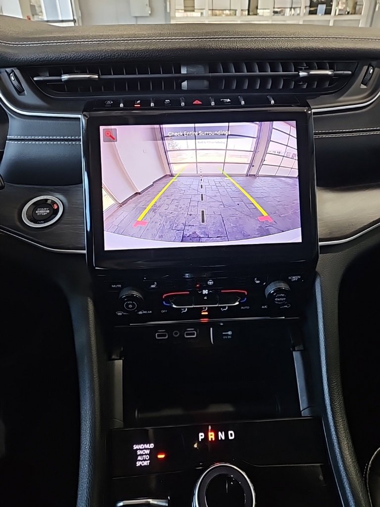 Used 2024 Jeep Grand Cherokee Limited image 31