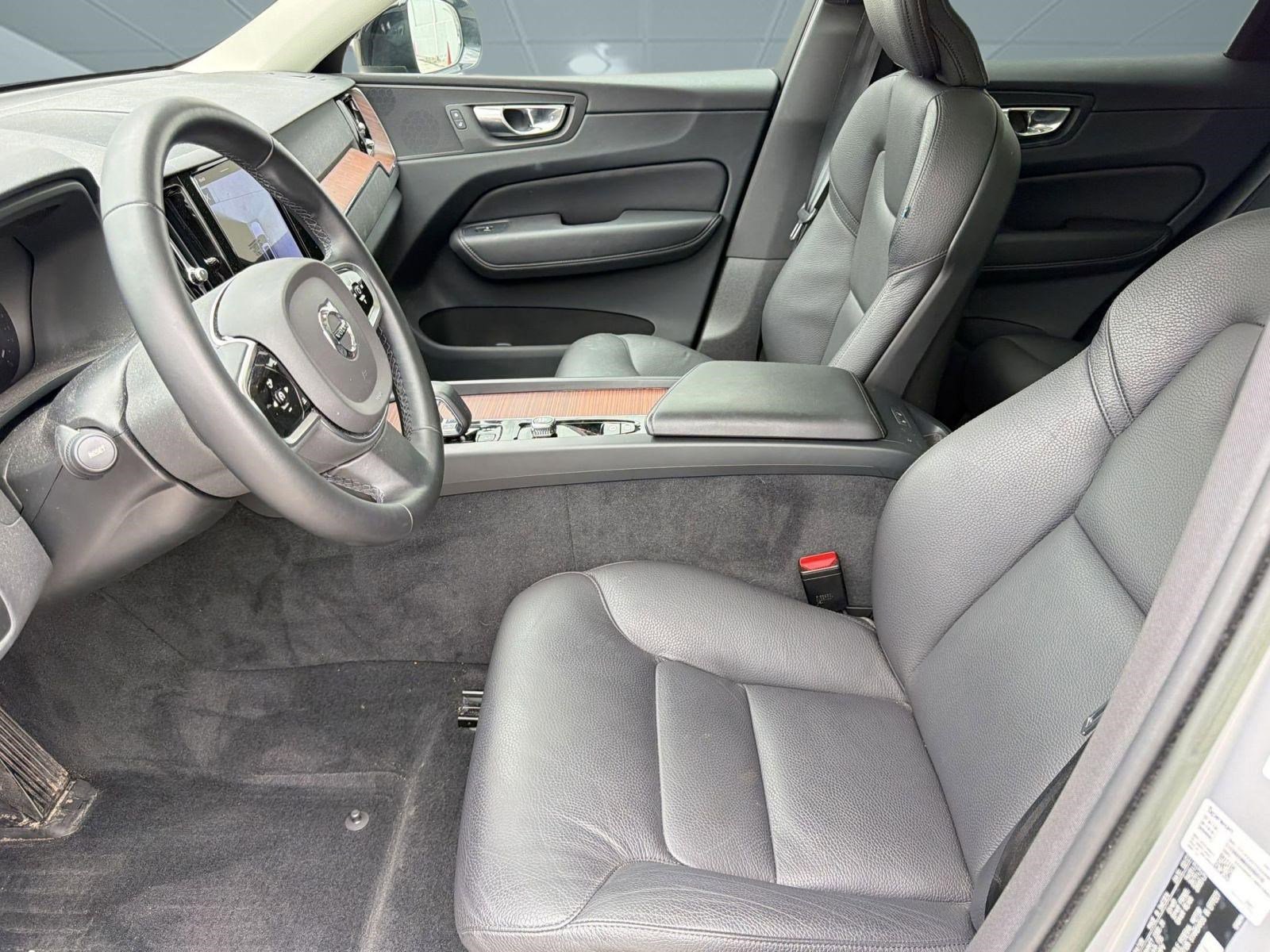 Used 2023 Volvo XC60 B5 Plus w/ Climate Package AWD/4WD image 5