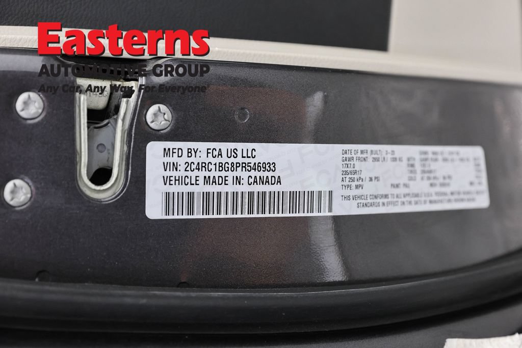 Used 2023 Chrysler Pacifica Touring-L FWD image 36
